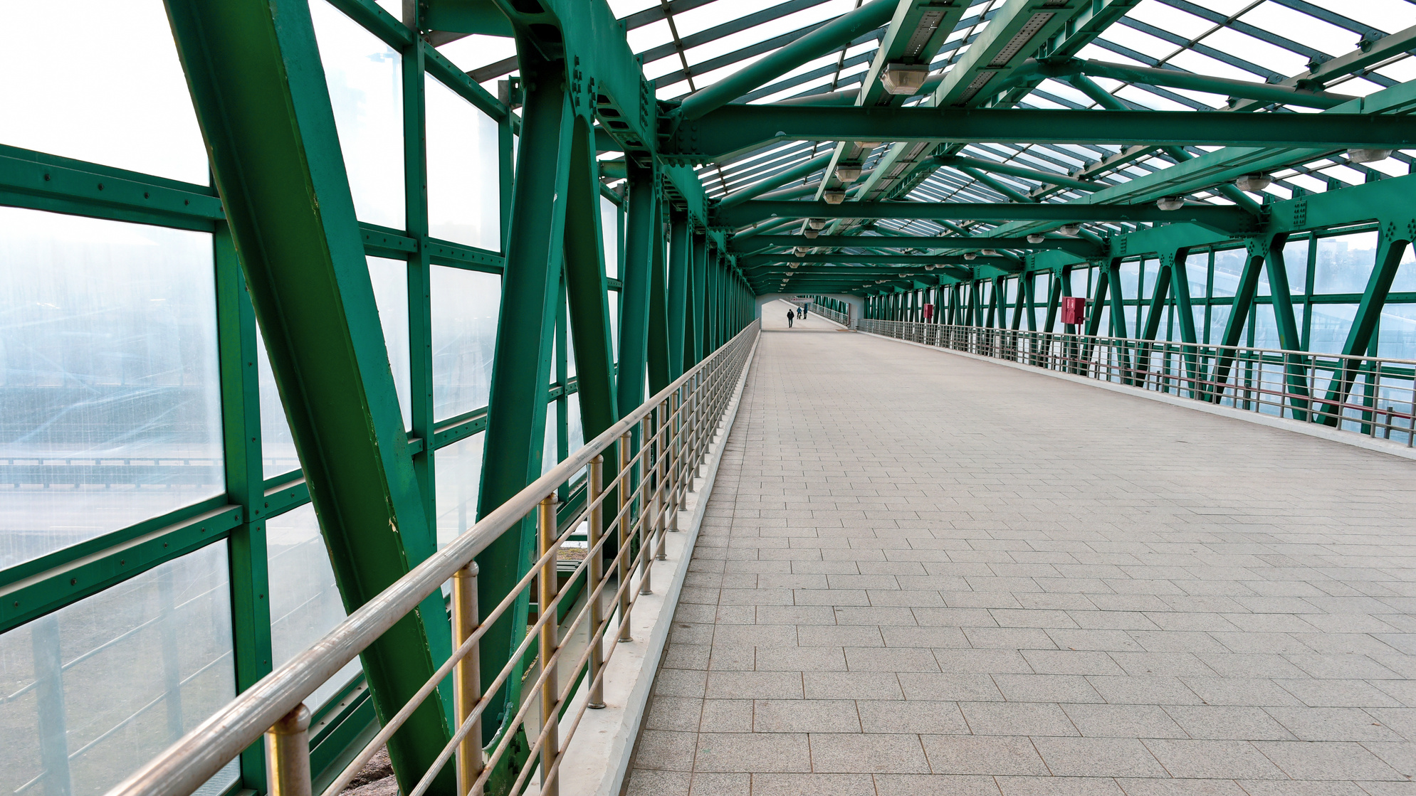 Architectural lines of the foot bridge